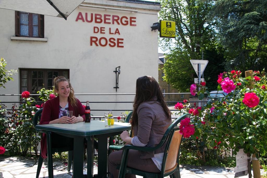 Hotel Logis Auberge De La Rose Doué-la-Fontaine Exterior foto